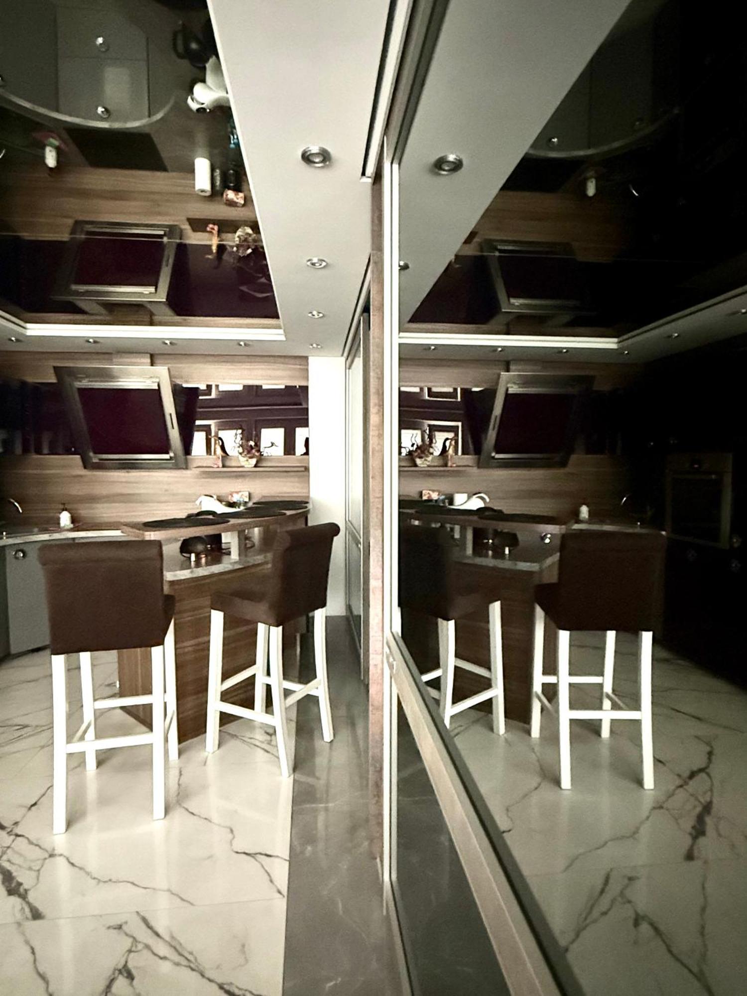 Deluxury Mirror Apartament Centrum Warszawa Exteriör bild